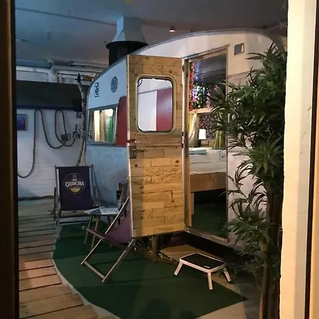 Hafentraum Indoorcampinghostel Auberge de jeunesse *